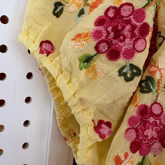 Chic Yellow Floral Embroidered Blouse - Picture 2 of 10